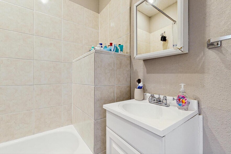 Building Photo - 3516 Baltimore Ave