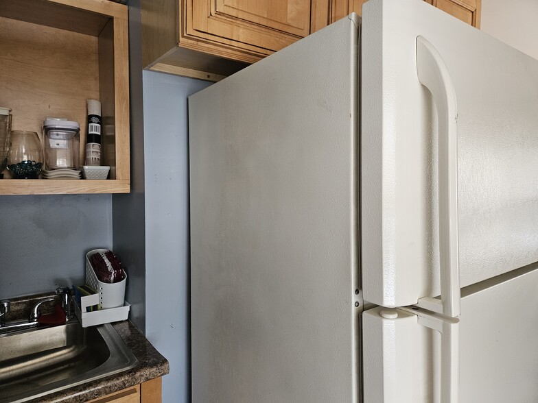 Building Photo - 6 4th Ave