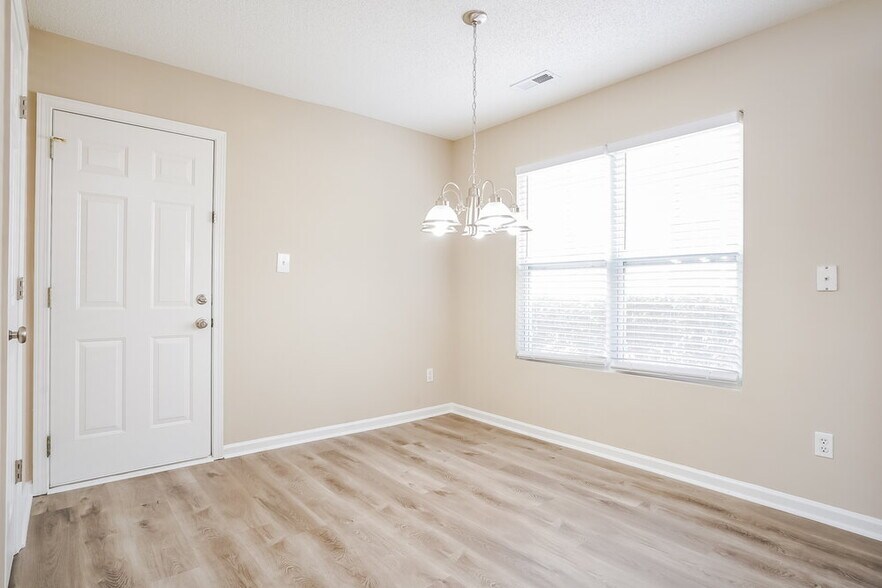 Building Photo - 70 Brookhaven Dr