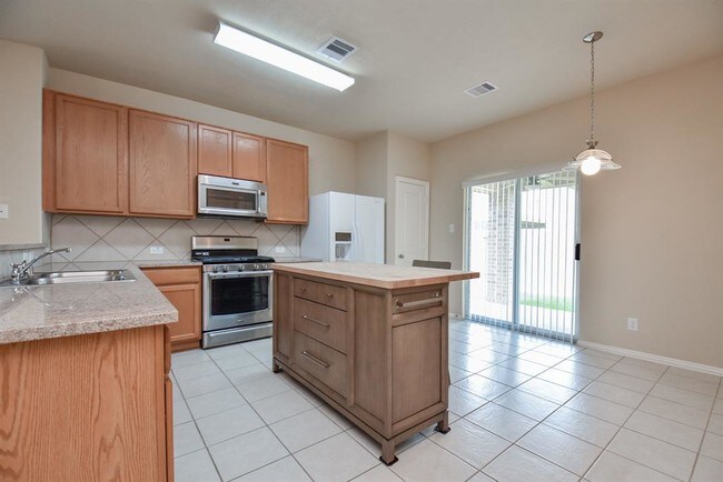 Building Photo - 6127 Carver Pines Dr