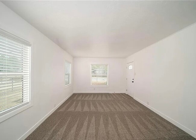 Building Photo - 25885 Creag Ave