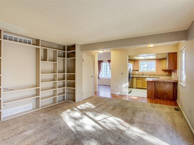 Building Photo - 854 S Rifle Way