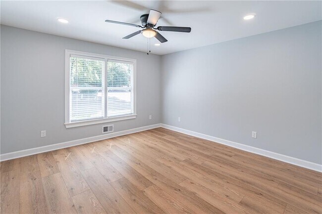 Building Photo - 27 S Riversong Ln