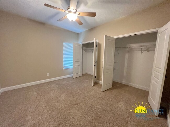 Building Photo - Gorgeous 4 Bedroom Home in FWB!