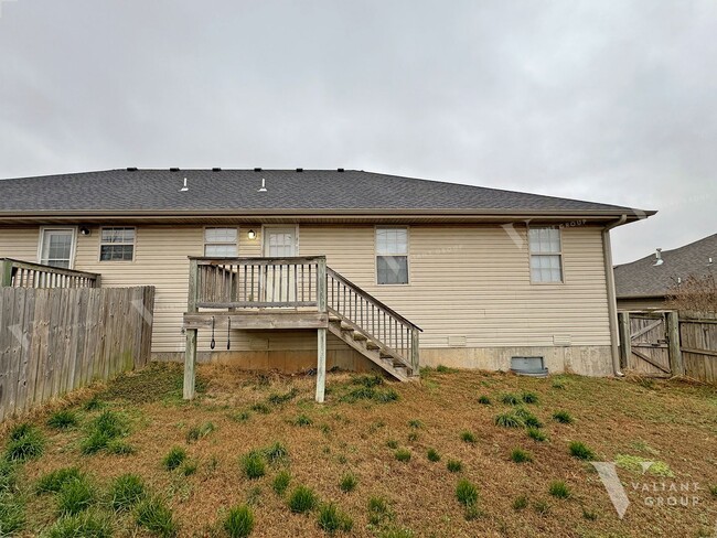 Building Photo - 3-Bedroom, 2-Bathroom Rental Duplex in Ozark