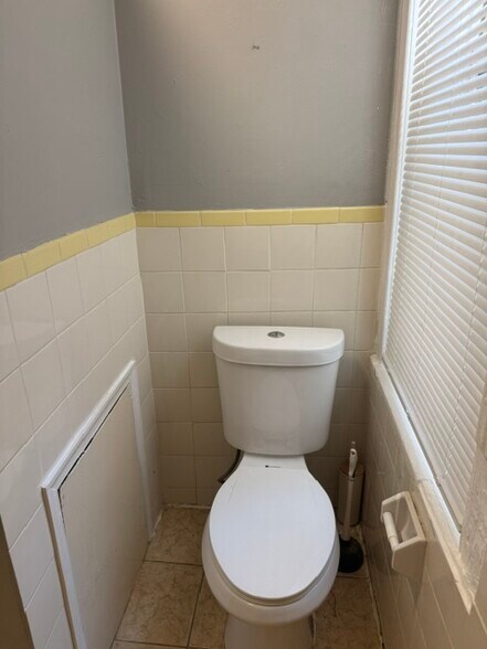 Building Photo - 4202 Chestnut St