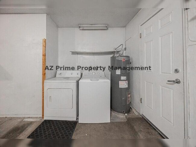 Building Photo - 5502 E Roanoke Ave