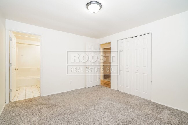 Building Photo - 4 Bed 2 Bath Home Available in Reynoldsburg!