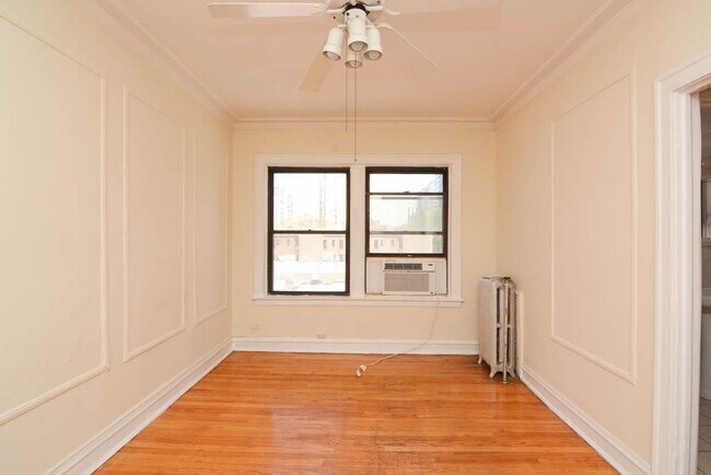 Building Photo - 1023 N Dearborn St