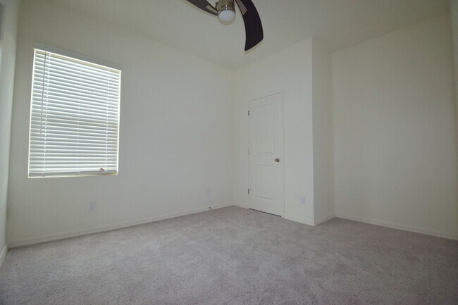 Building Photo - Practically new 4 bed 3 bath home in Mission Royale!