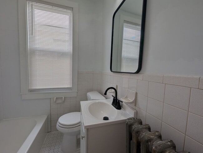 Building Photo - Charming updated 3 bedroom 1 bath Home in ...