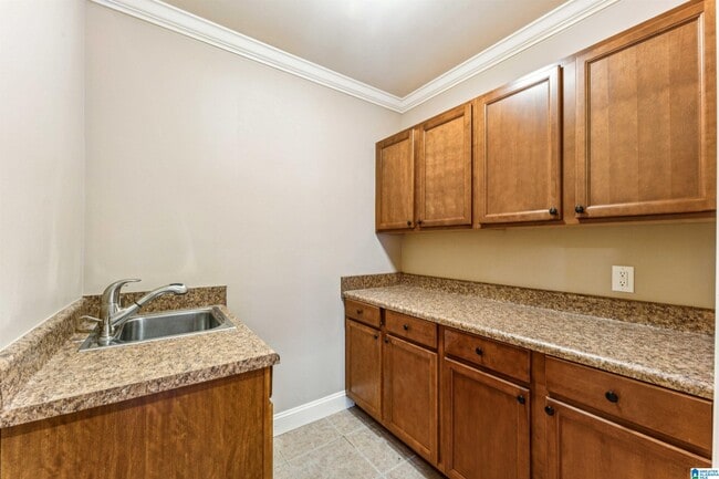 Building Photo - 2005 Lake Heather Dr