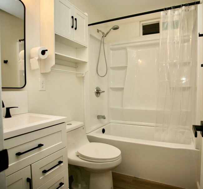 Building Photo - 3br, 2ba in a Great Family Neighborhood Available Now!