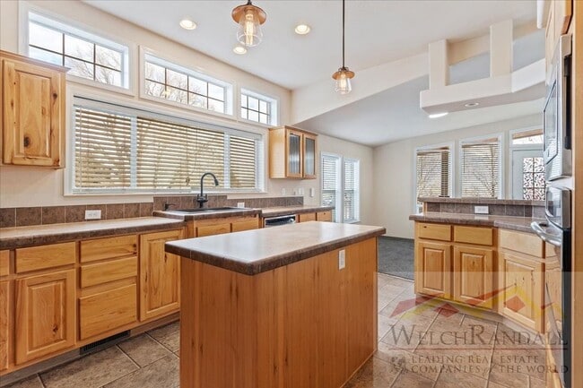 Building Photo - Beautiful 3 Bed 2 Bath Townhome in West Haven