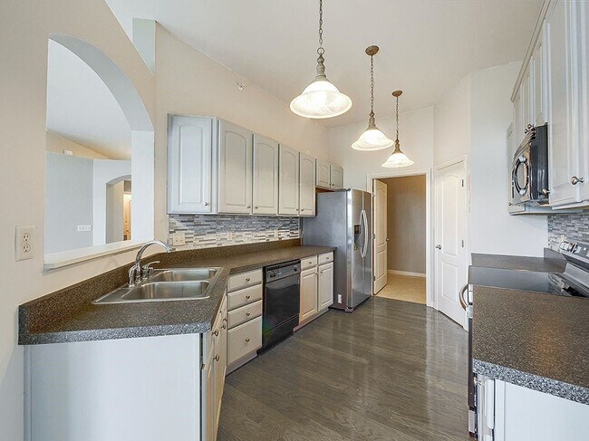 Building Photo - 285 Skyview Ct