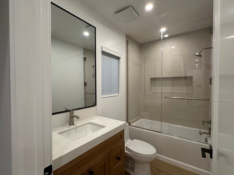 Building Photo - 10470 Lauriston Ave