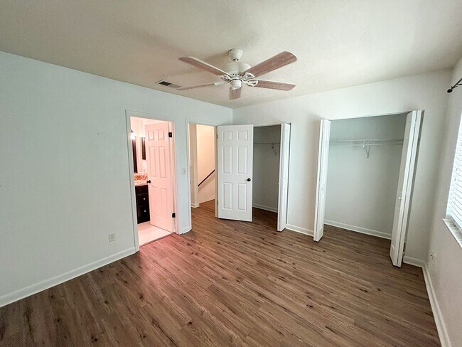 Building Photo - Pickwick Park #805 - Pet Friendly!