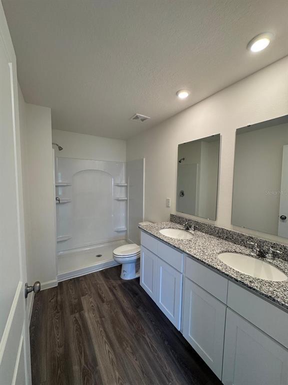 Building Photo - 993 Ambleside Dr