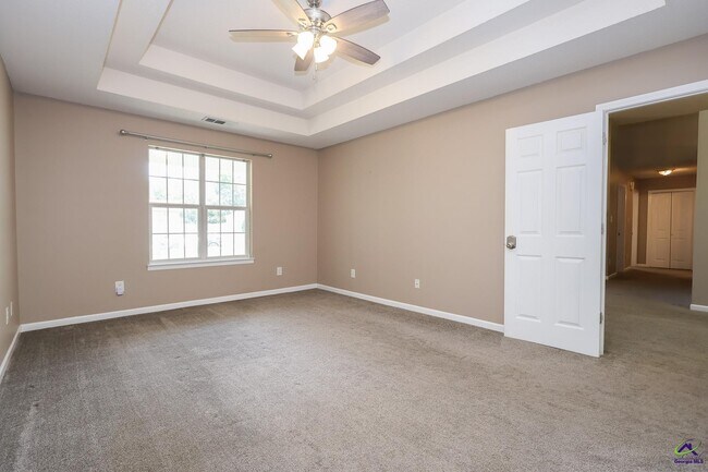 Building Photo - 103 Lions Gate