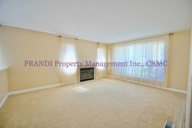 Building Photo - Modern Ranch Style Home on Corner Lot with Large Backyard