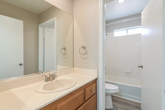 Building Photo - 5454 Dungaree St