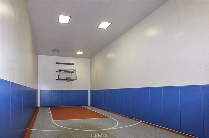 Building Photo - 21450 Burbank Blvd