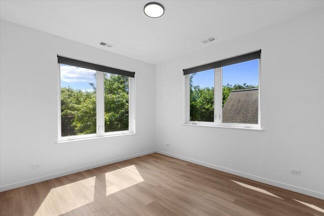 Building Photo - 204 S Leavitt St