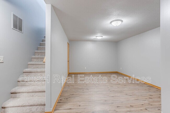 Building Photo - 1028 E Karla Ct