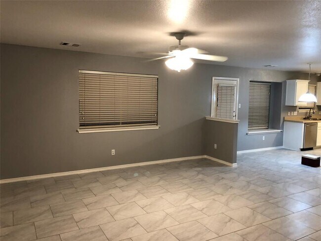 Building Photo - 2508 Jesse Owens Dr