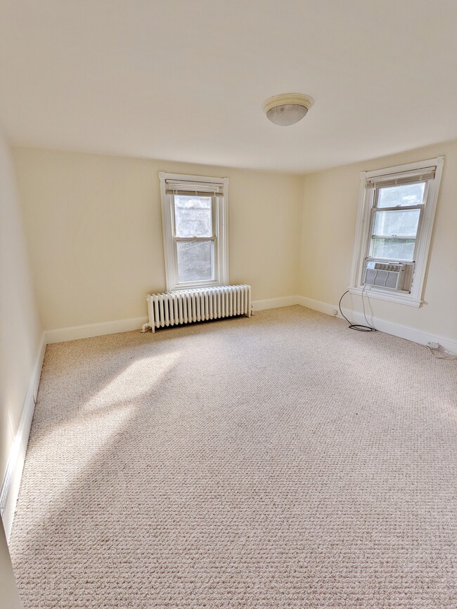 Building Photo - 943 Glenbrook Ave