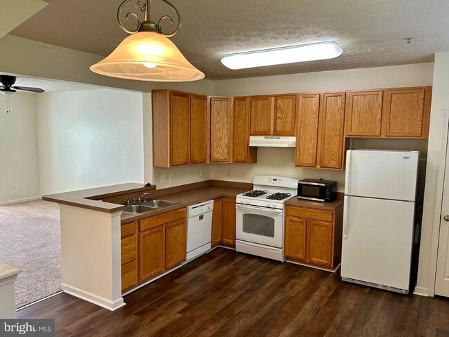 Building Photo - 7216 Mockingbird Cir