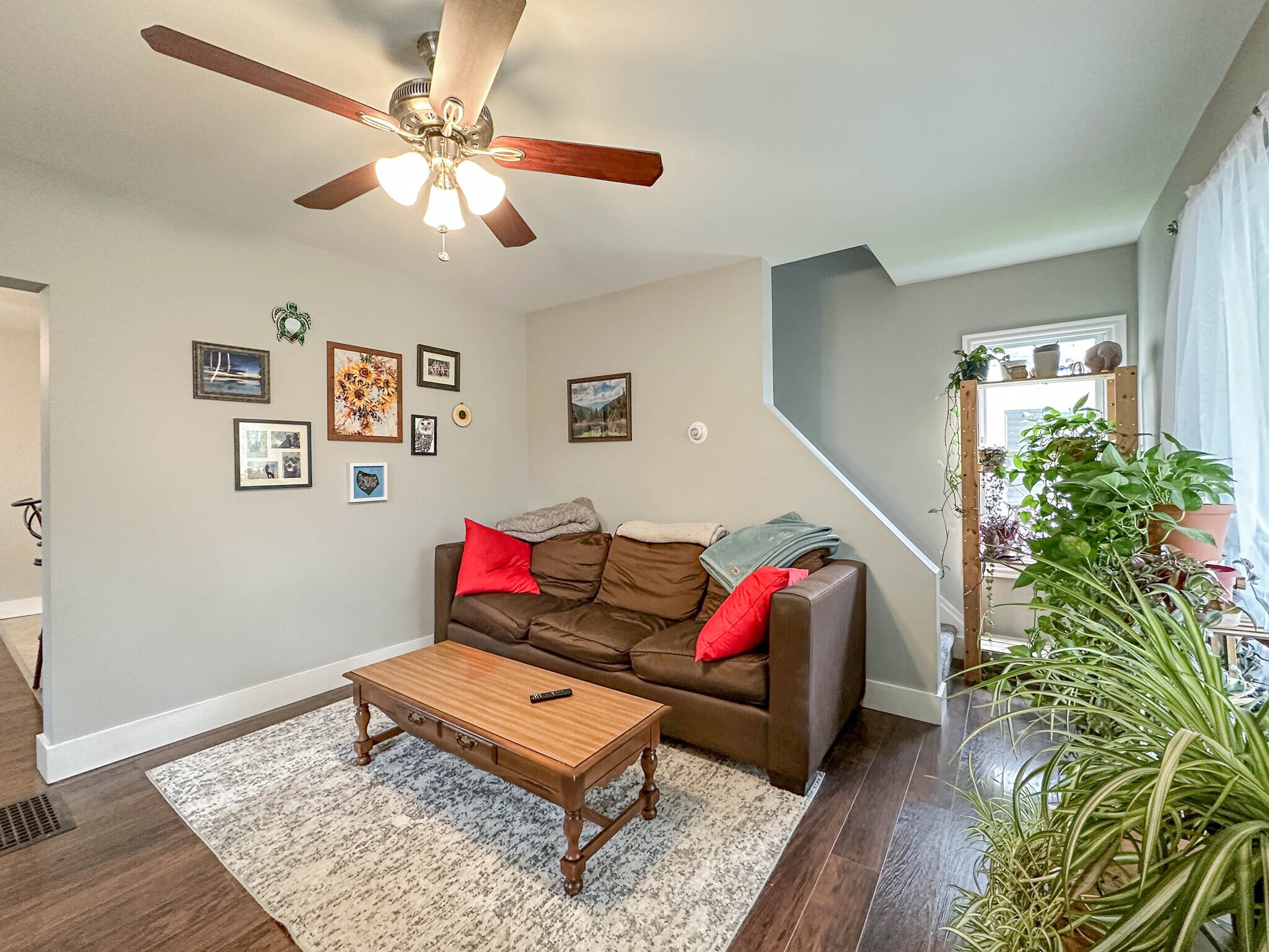 Living room - 662 Southwood Avenue