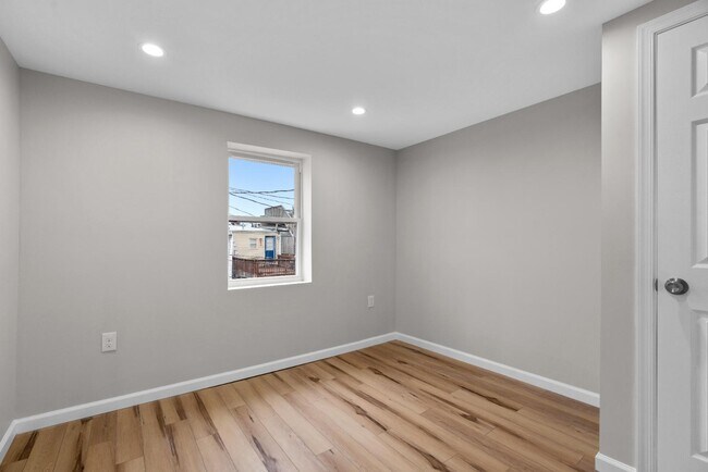 Building Photo - 15 N Bradford St
