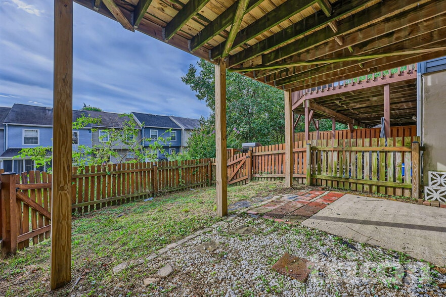 Building Photo - 19 Clearlake Ct