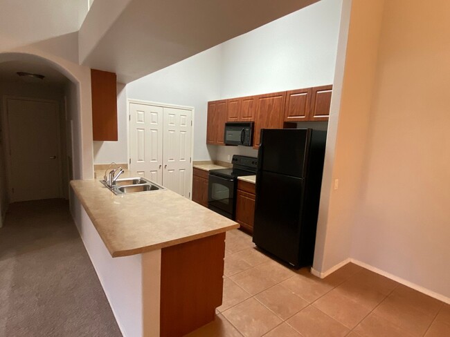 Building Photo - MOVE IN SPECIAL! Beautiful 2 Bedroom 2 Bat...