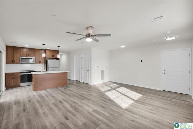 Building Photo - 1513 Maple St