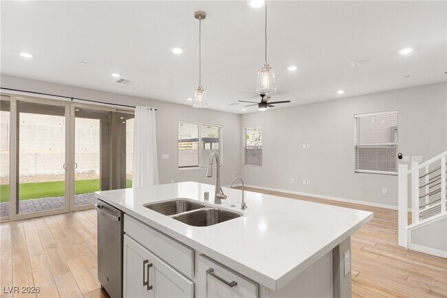 Building Photo - 2383 Ridgeline Wash St