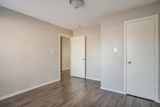 Building Photo - 4409 Altamesa Blvd