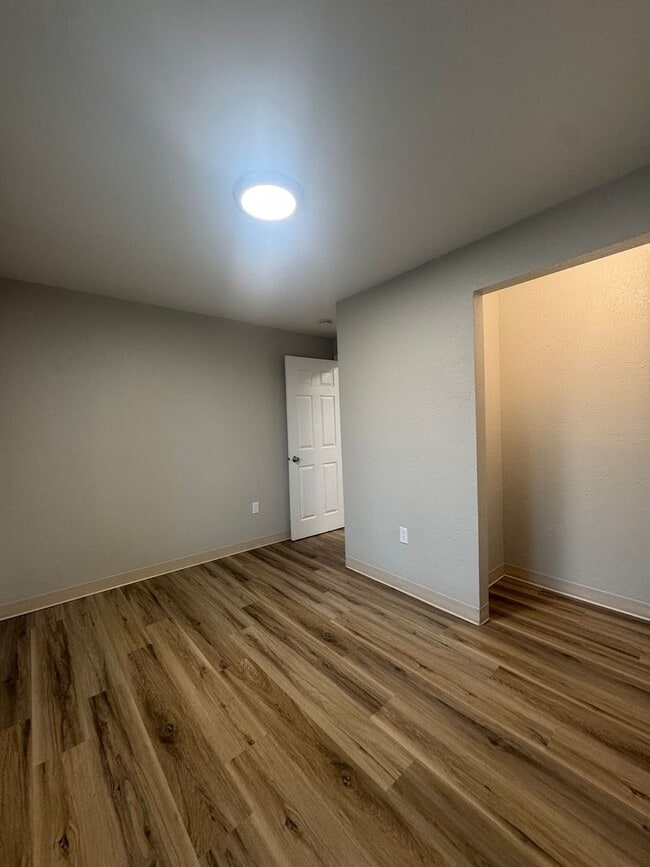 Building Photo - (HUD 414) 2 Bed/1Bath Home