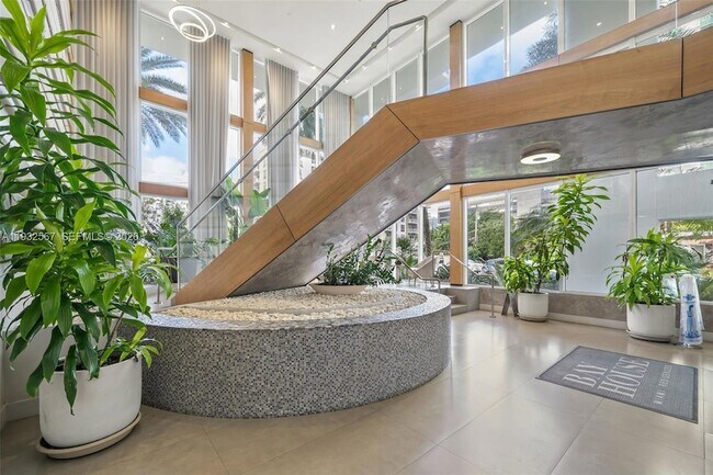 Building Photo - 600 NE 27th St