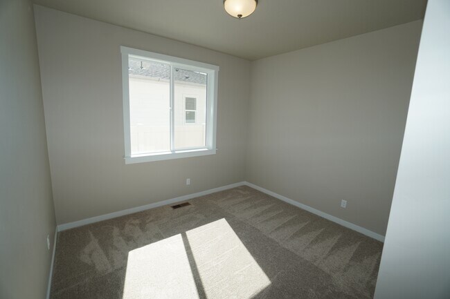 Building Photo - 14561 Pne Knl St