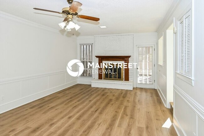 Building Photo - 4 Bedroom Pet-Friendly Home in COLLIERVILLE, TN with Main Street Renewal