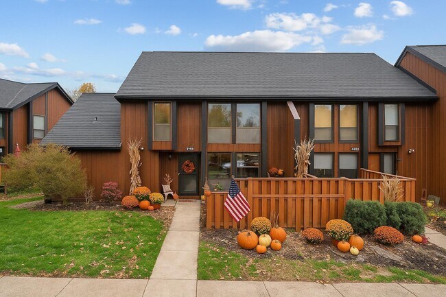 Primary Photo - 4765 Smoketalk Ln