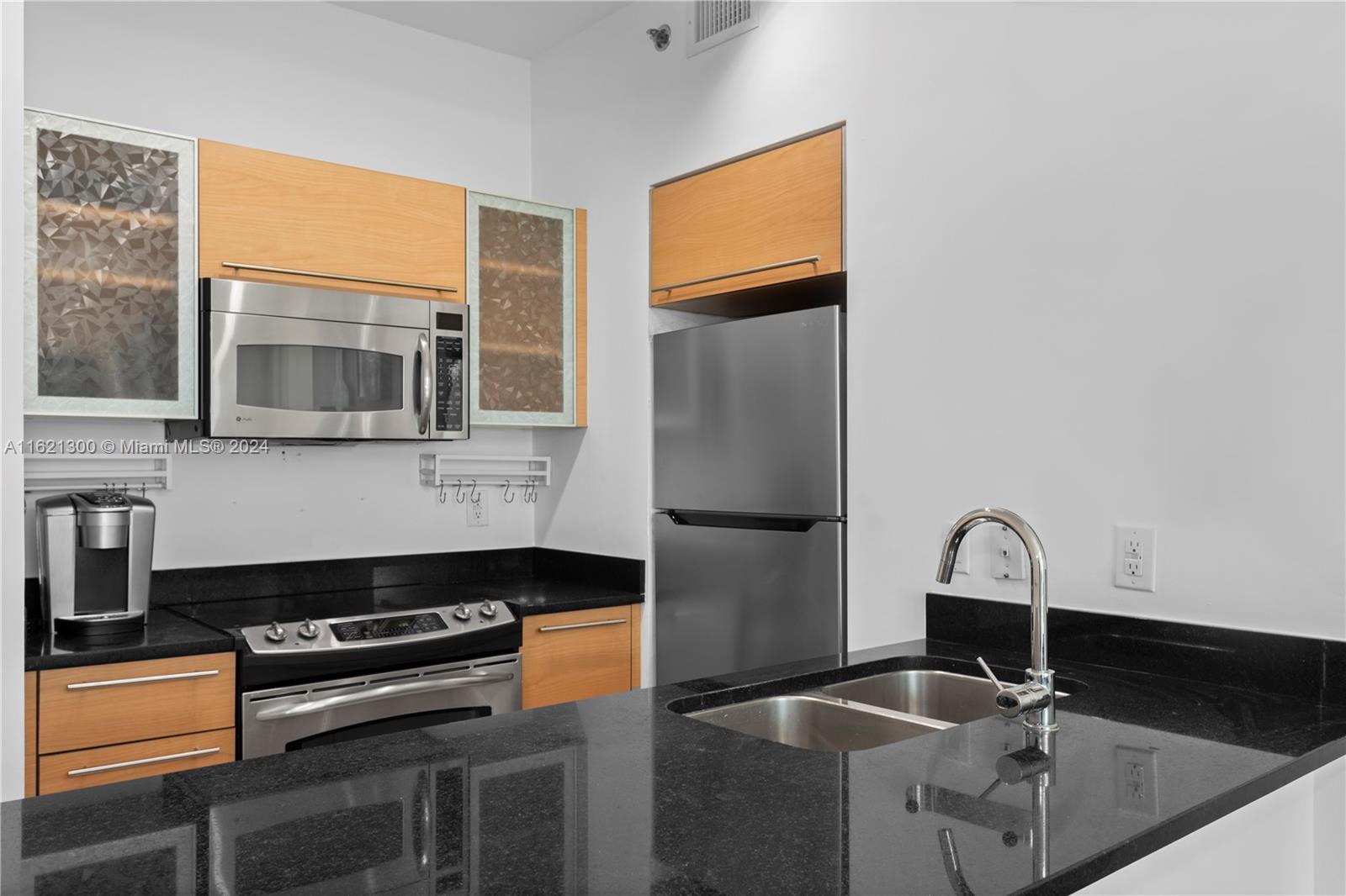 Building Photo - 950 Brickell Bay Dr