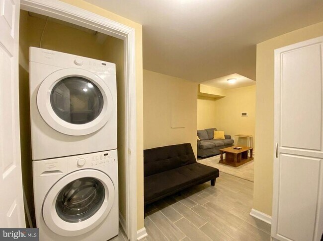 Building Photo - 2010 N Carlisle St