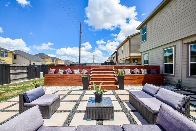 Building Photo - 5343 Castle Discordia St