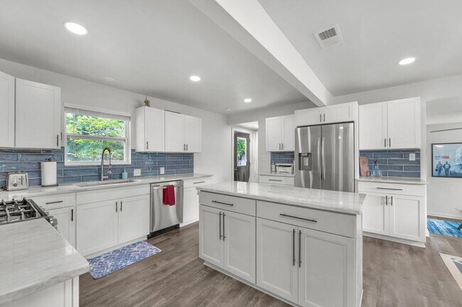 Building Photo - Charming 3-Bed home with 2.5 Baths in Fort Walton Beach – Your Ideal Coastal Retreat!