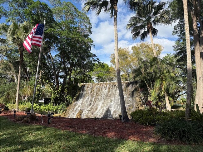 Building Photo - 16500 Golf Club Rd