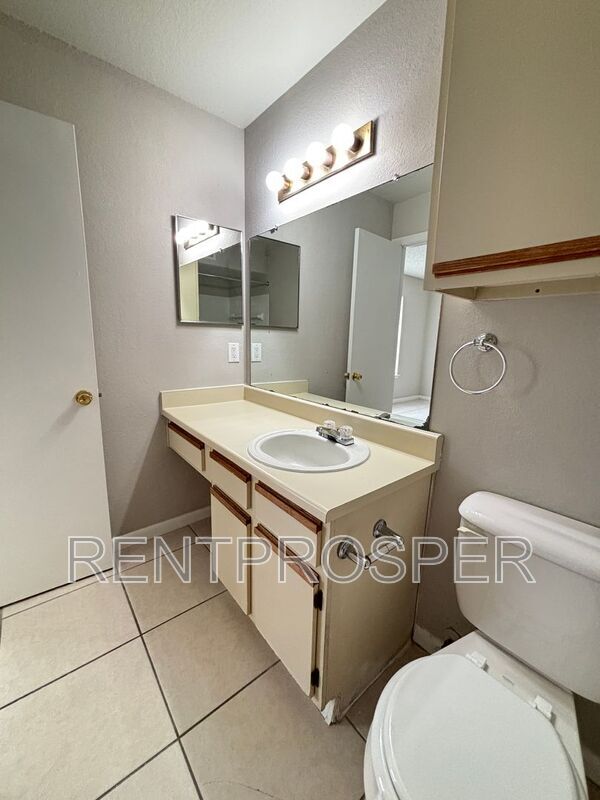 Building Photo - 5545 Devonbriar Way