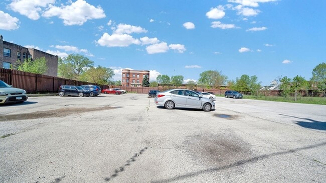 Building Photo - 5142 S King Dr